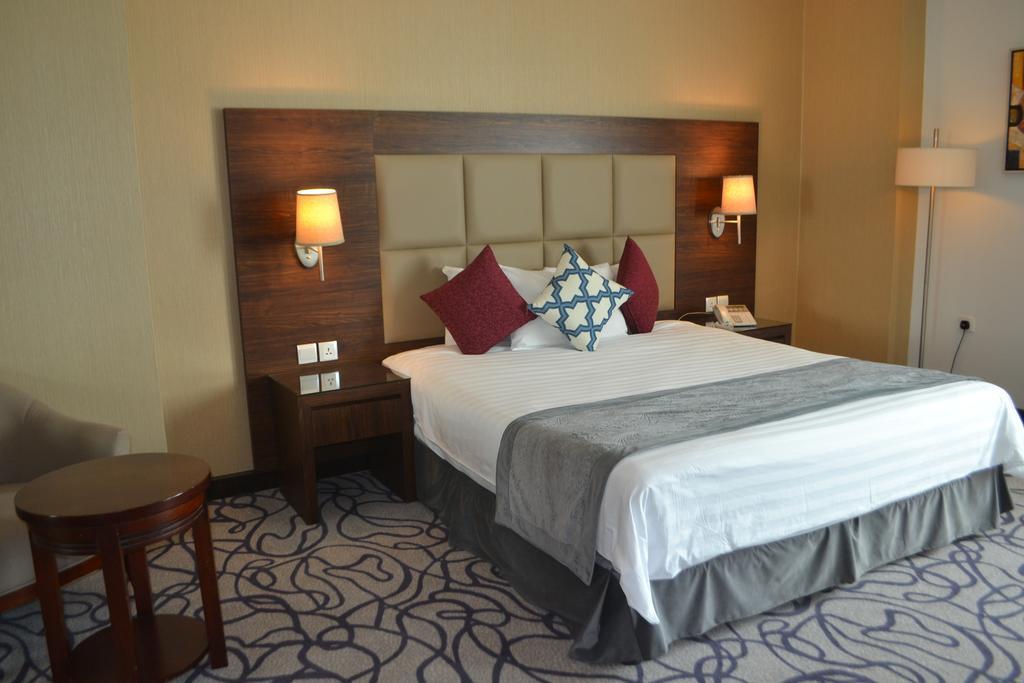 מלון Golden Tulip אל חובר מראה חיצוני תמונה