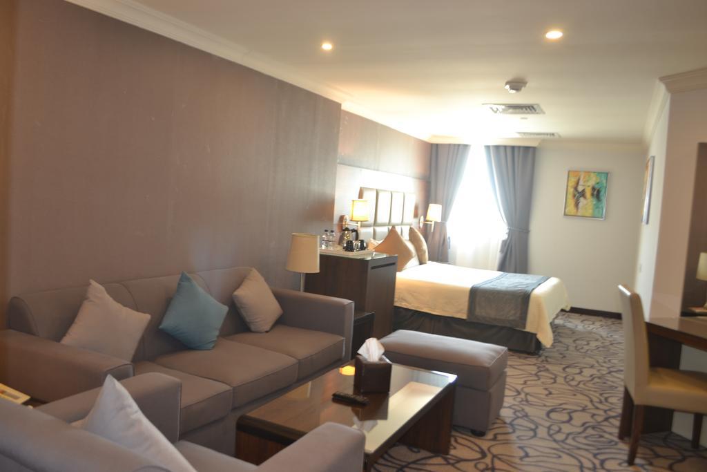 מלון Golden Tulip אל חובר מראה חיצוני תמונה