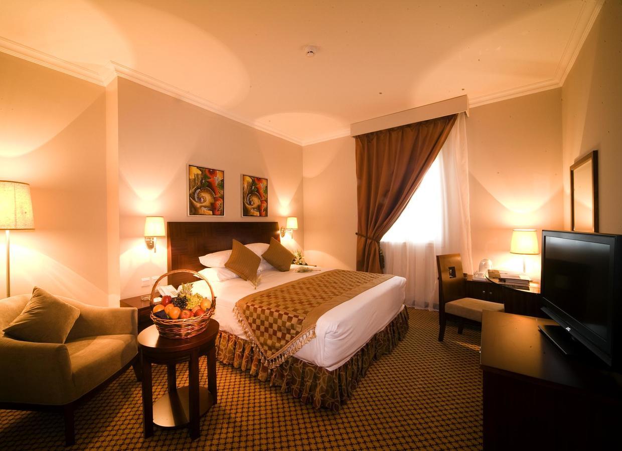 מלון Golden Tulip אל חובר מראה חיצוני תמונה