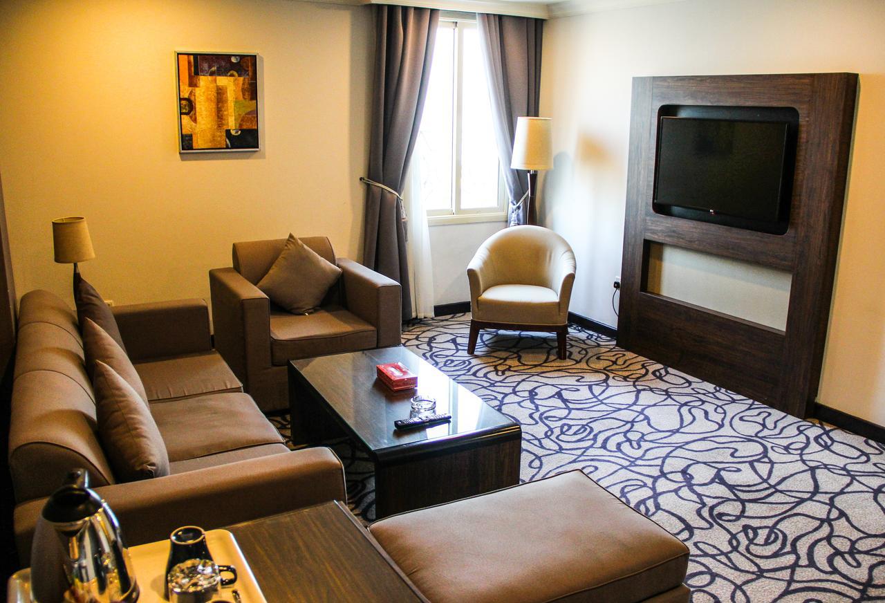מלון Golden Tulip אל חובר מראה חיצוני תמונה