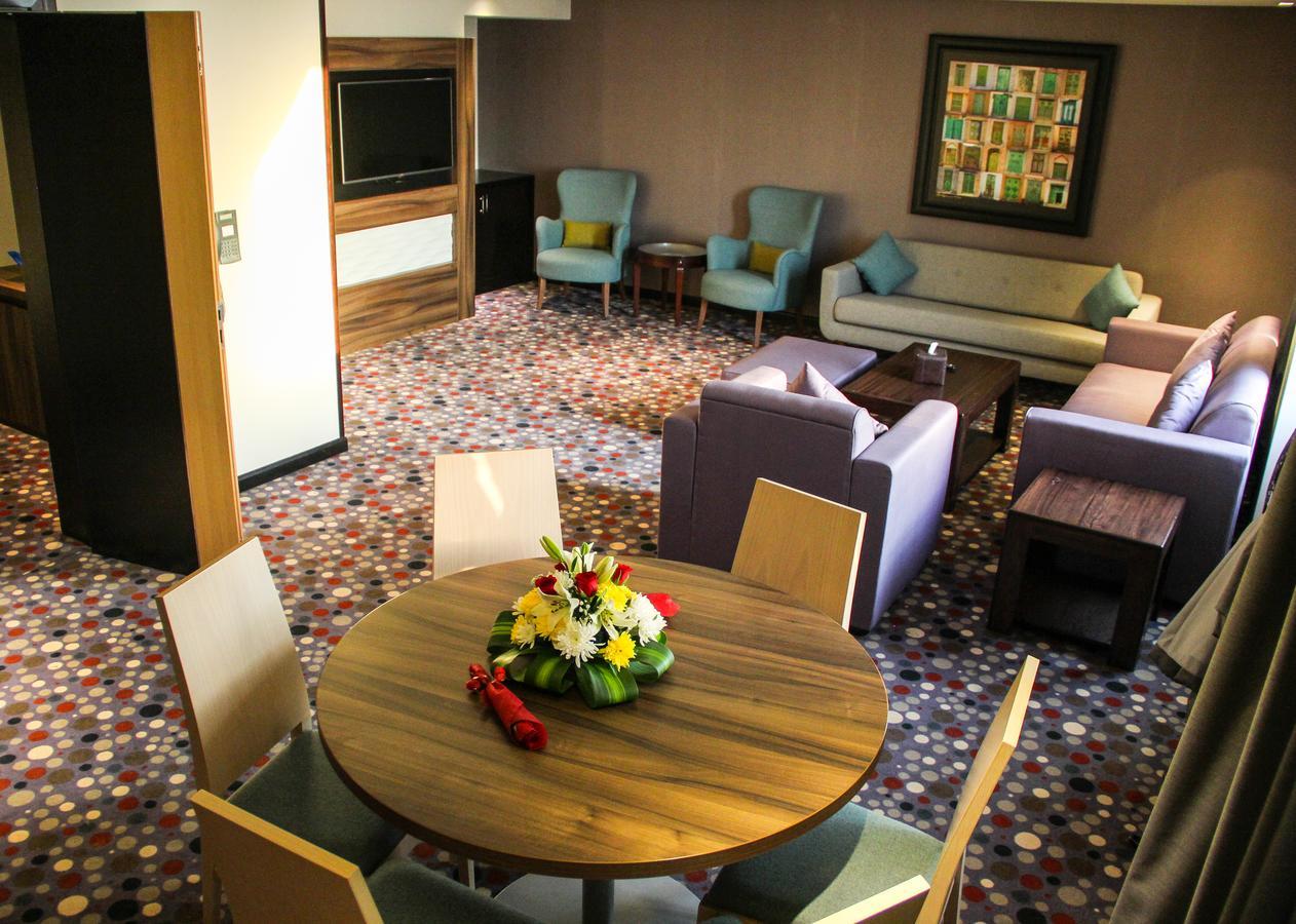 מלון Golden Tulip אל חובר מראה חיצוני תמונה