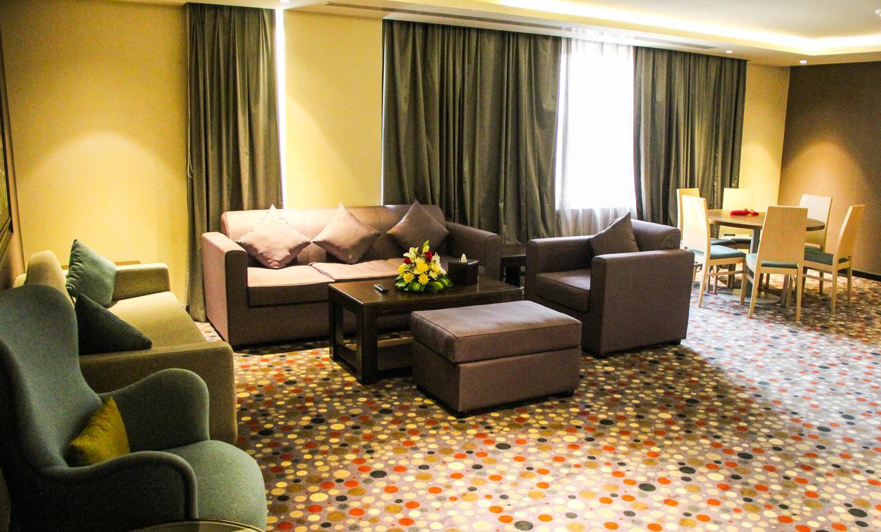 מלון Golden Tulip אל חובר מראה חיצוני תמונה