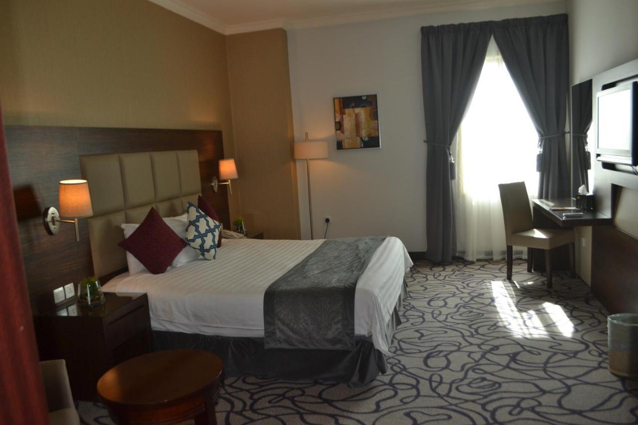 מלון Golden Tulip אל חובר מראה חיצוני תמונה